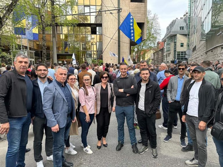 Kadrovi SDA iz Hercegovine na protestima u Sarajevu