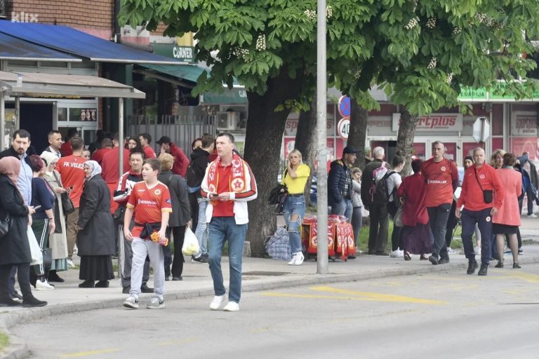 “Rođeni” obojili Zenicu u crveno, Red Army u veliĉanstvenom korteu