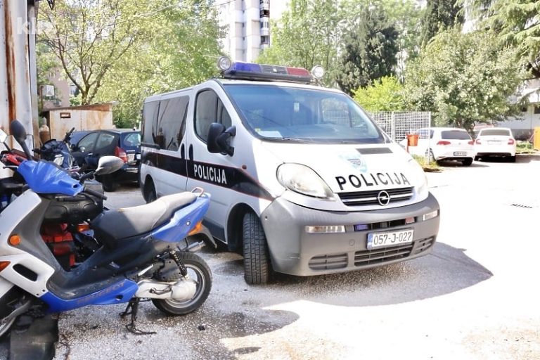 Banjalučanin uz prijetnju pištoljem u Mostaru oteo automobil