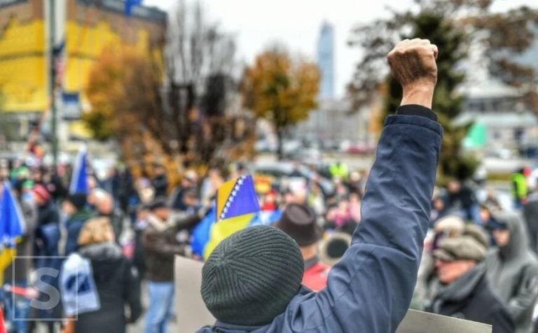 Danas neki rade, neki roštiljaju a neki i protestuju