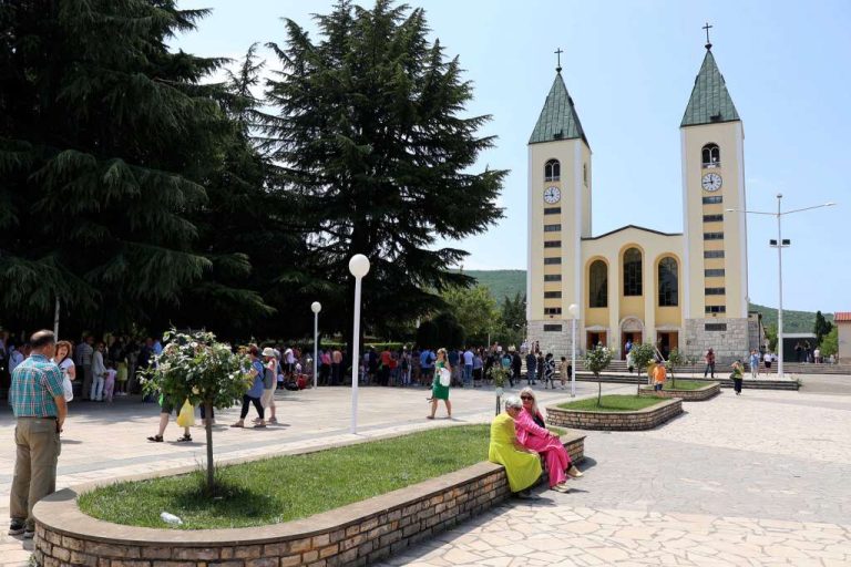 Međugorje: Više desetaka tisuća hodočasnika na obilježavanju 42. godišnjice Gospinih ukazanja (VIDEO)