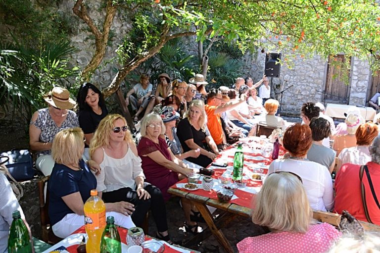 Trešnjeva nedjelja: Skup domaćih i regionalnih umjetnika uz počiteljske trešnje