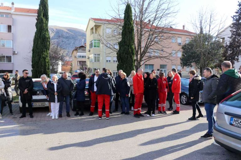 MUP HNK: Zdravstveni radnici ne mogu održati protestni skup ali mogu šetati