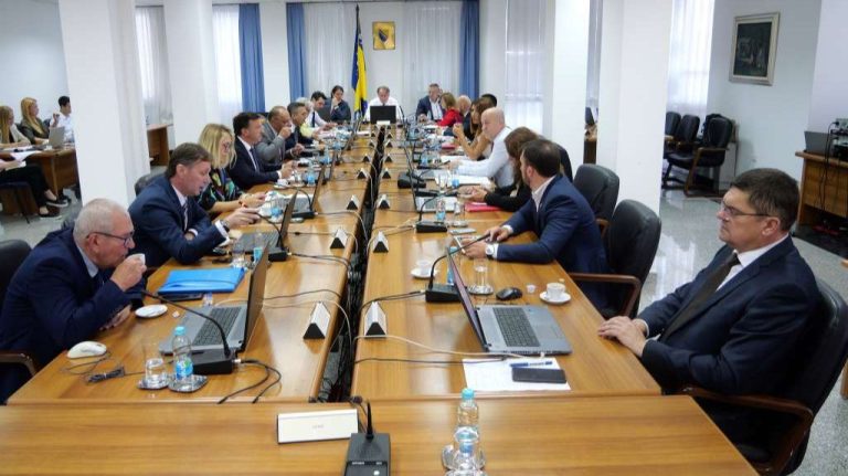 Vlada FBiH ograničila marže trgovcima za pojedine osnovne životne namirnice
