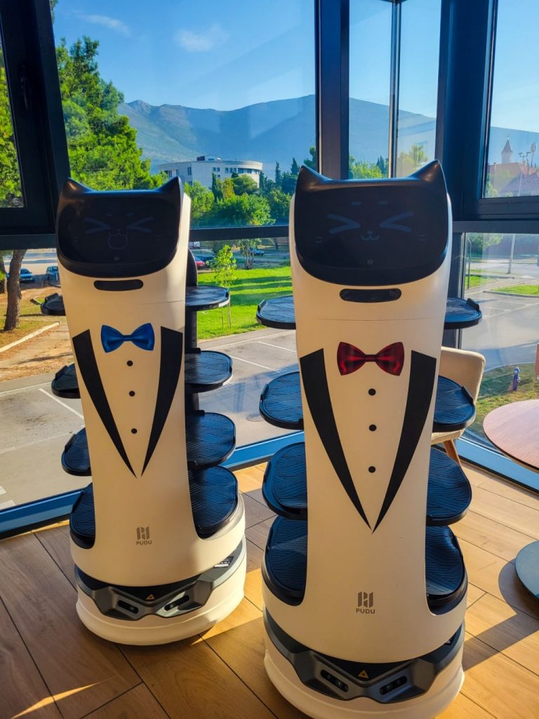 U kafeu u Trebinju poslužuju vas roboti