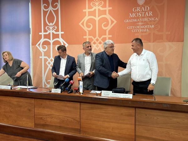 Mostar: Potpisan ugovor za izgradnju Olimpijskog bazena
