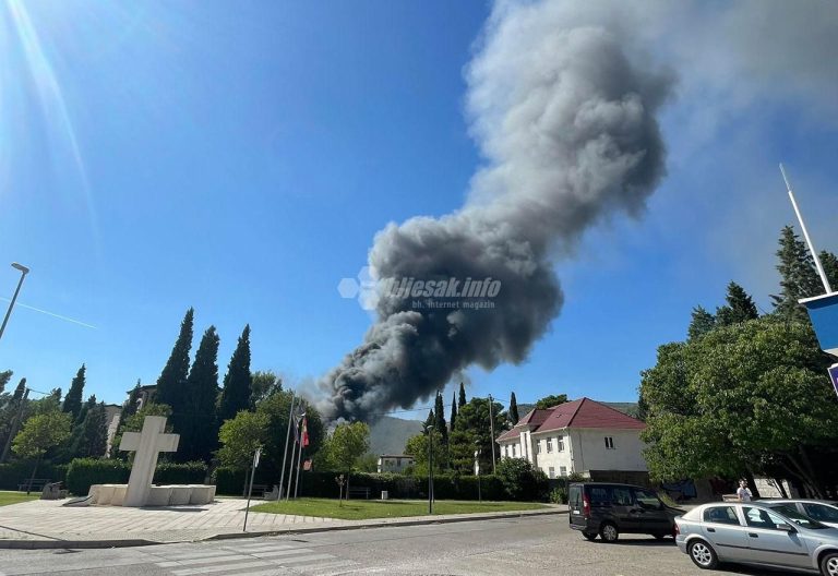 Požar u Mostaru: Gori objekat firme Ferro Keš