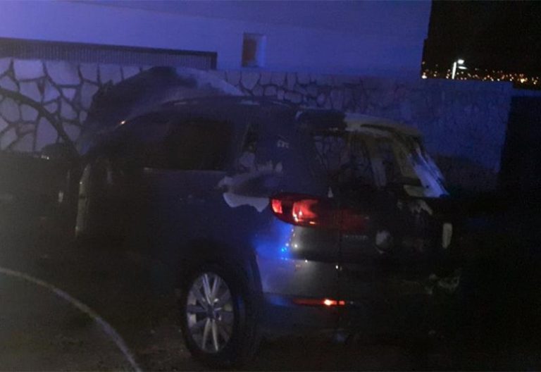 Zalik: Gorio automobil, vatrogasci spiječili širenje požara