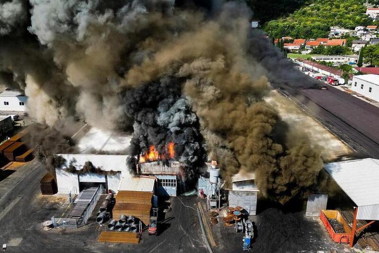 Mostar: Ugašen požar u Rodoču, šteta milionska