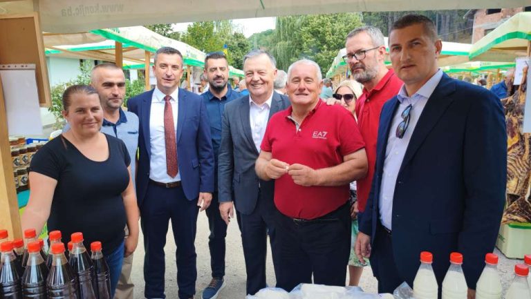Veliki broj izlagača na sajmu “Dani poljoprivrede Grada Konjica”