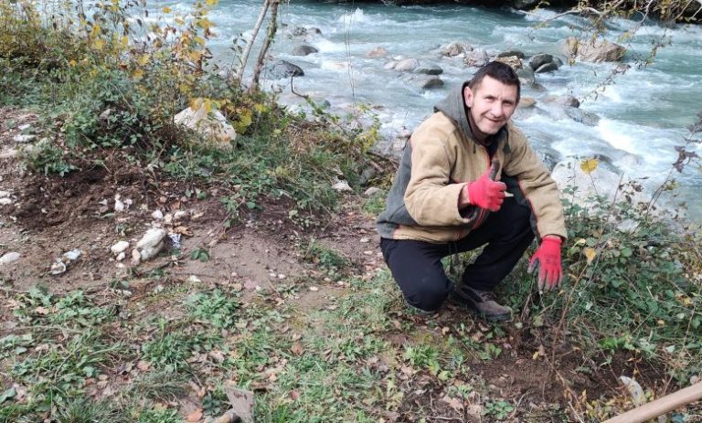 Aktivisti “Doljanke” zasadili mlada stabla na rijeci povodom Dana državnosti BIH