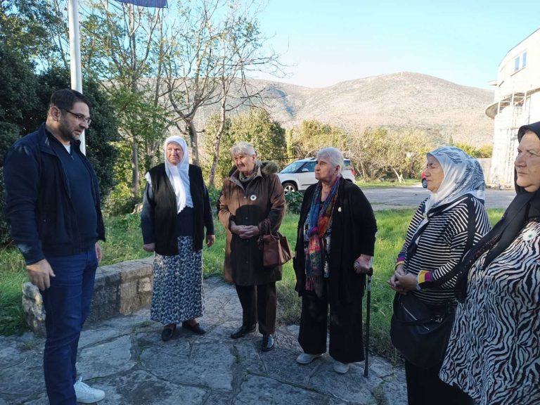 Mostar: Majke Srebrenice odale počast žrtvama na Uborku i Sutini