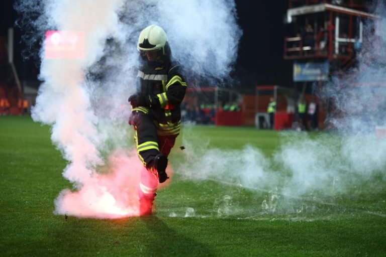 Istražuje se odgovornost vatrogasaca na mostarskom derbiju, odgovornost policajaca niko ne traži