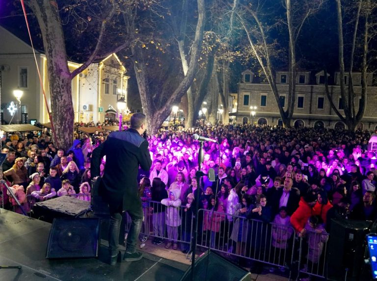 Veliki broj Trebinjaca dočekao Novu godinu uz OK bend