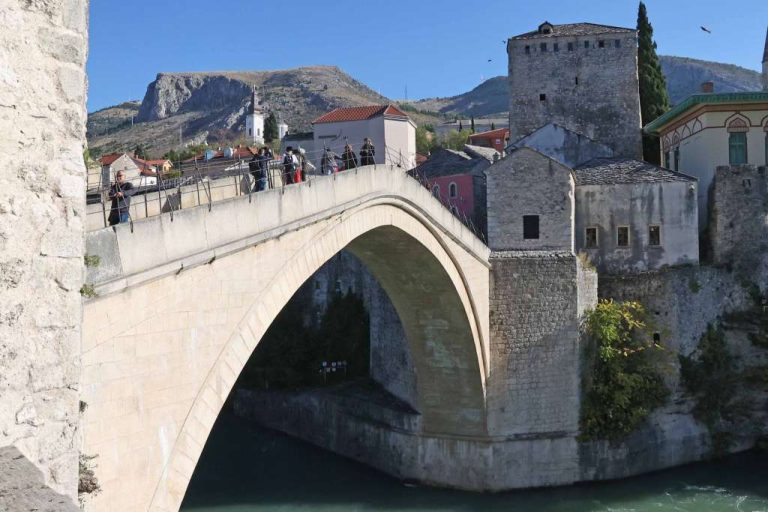 Udruženje žrtava i svjedoka genocida pozvalo Sattlera da osudi prezentaciju “Hrvatskog naslijeđa”