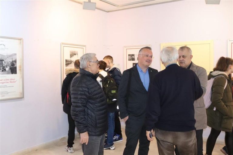 Mostar: Otvorena izložba “14. februar u foto zbirci Muzeja Hercegovine”