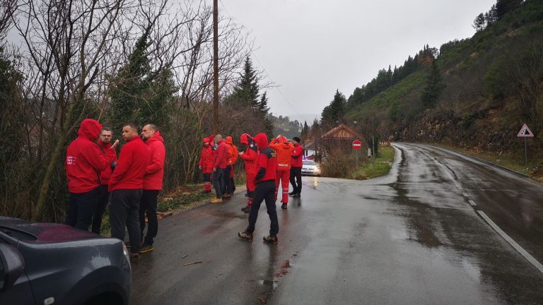 Stolac: U toku akcija izvlačenja automobila, sumnja se da je u vozilu jedno tijelo