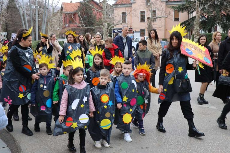 Mostarski karneval: Vesela povorka prodefilirala gradom