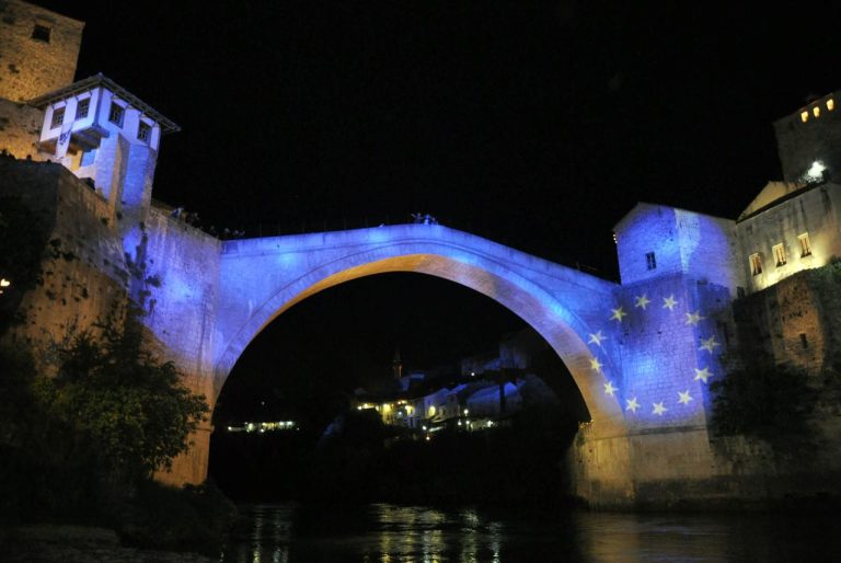 Mostar: Zastava Europske unije večeras na Kosači, sutra na Starom mostu