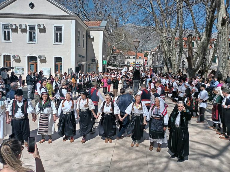 Trebinje: Preko pet stotina učesnika na smotri veterana folklora