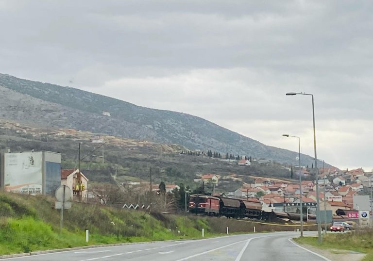 Željeznička nesreća: Materijalna šteta velika, nepoznato kad će biti uspostavljen saobraćaj