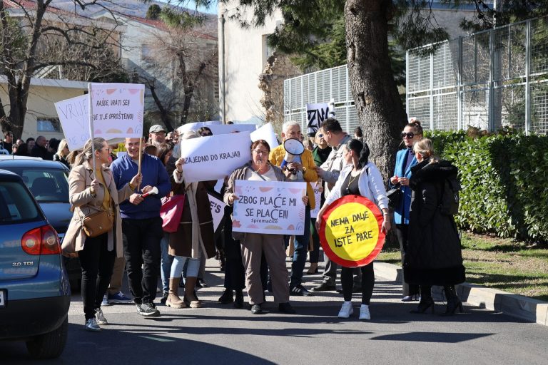 Sindikati obrazovanja nezadovoljni sastankom sa predstavnicima Vlade HNK