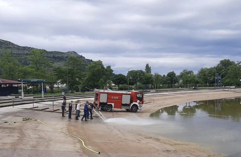 Trebinje: U toku pripreme za ljetnu sezonu i čišćenje bazena Bregovi