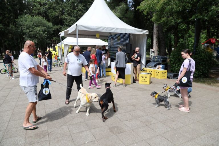 Trebinje: Fondacija Dogs trust i Gradska uprava obradovali ljubitelje pasa