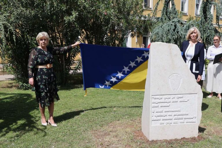 Mostar: Otkriven spomenik u znak sjećanja na pripadnike Ratne bolnice ARBiH