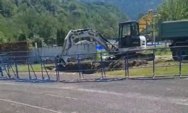 KONJIC: Počeli radovi na postavljanju reflektora na Gradskom stadionu Konjic