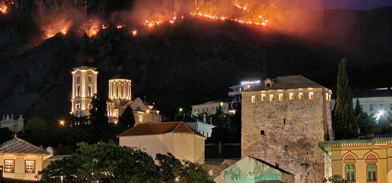 Požar sa Fortice se spustio prema gradu: Ugroženi stambeni objekti?