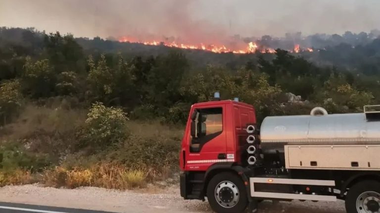 Mostar: Požar prijeti kućama u Jasenici i Bačevićima