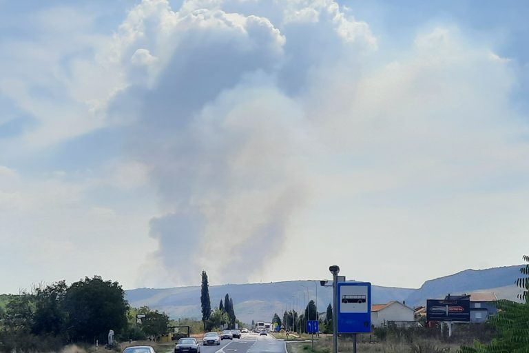 Jug opet gori: Požar većih razmjera u rejonu Gubavice