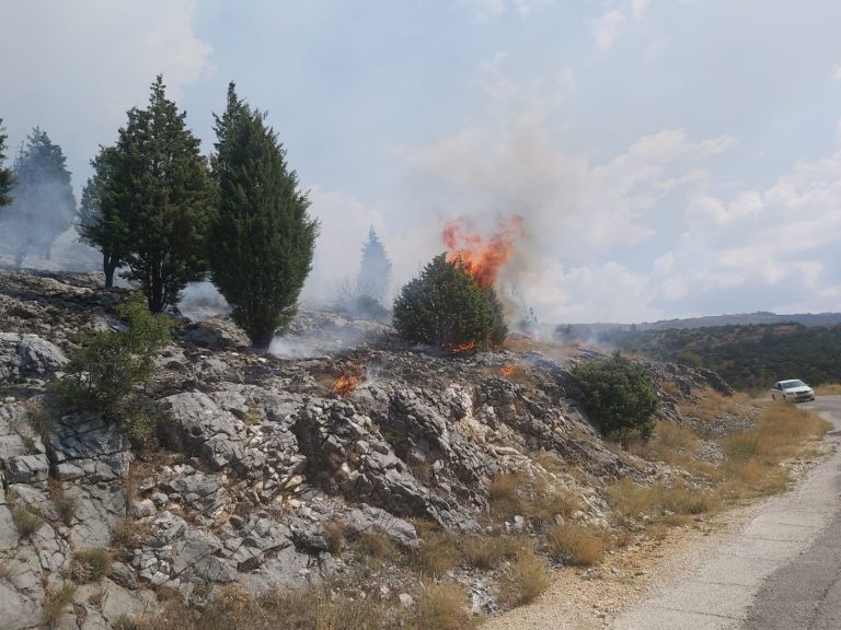 Mostar: Ponovo gori na Fortici, vatrogasci na terenu (video)