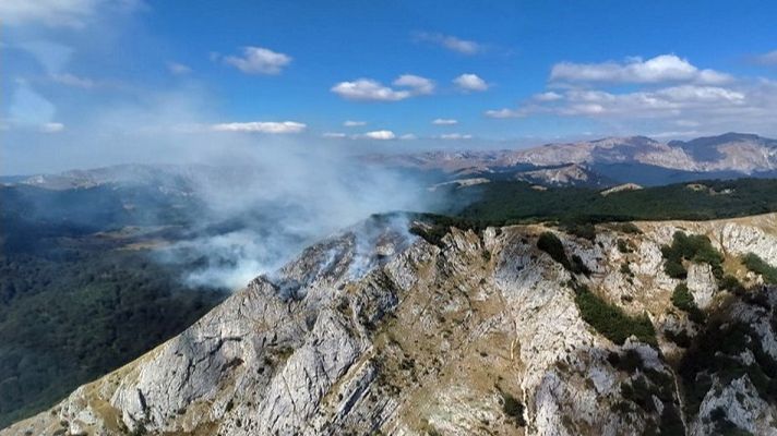 Tjentište: Požar van kontrole, potreban angažman helikoptera