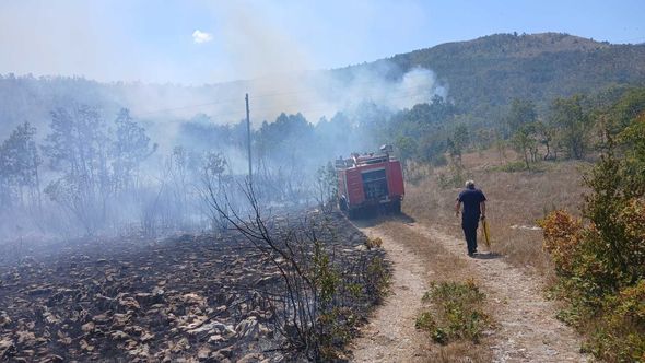 Bileća: Izbio novi požar, ugrožene i kuće