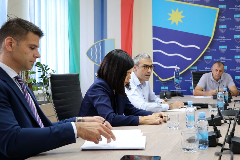 Vlada HNK s predstavnicima sindikata policije, državnih službenika i namještenika