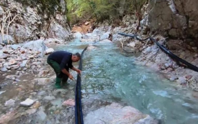 Planinari iz HPD „Prenj 1933“ Mostar i volonteri iz Mostara, Čapljine, Ljubuškog i Gruda doveli vodu u Kostajnicu