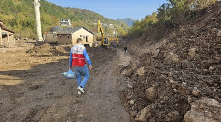 Jablanica: Aktivisti Merhameta od prvog dana pripremaju i dostavljaju obroke na teren