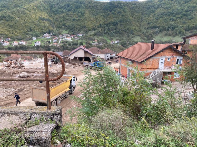 Spasioci pronašli jedno tijelo u Donjoj Jablanici: Traga se za još tri osobe