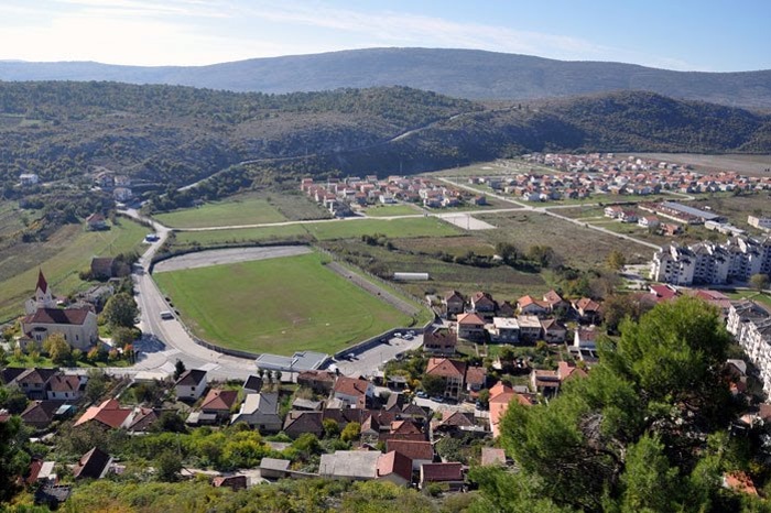 Stolac bilježi dosta veliku izlaznost: HDZ i HRS se u Vidovom polju “bore” za svaki glas