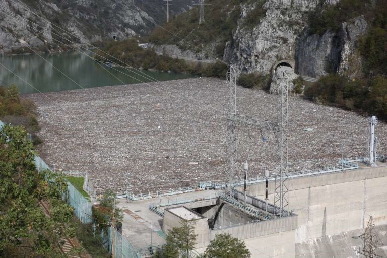 Neophodno više volonterskih akcija čišćenja Jablaničkog i Grabovičkog jezera i rijeke Doljanke