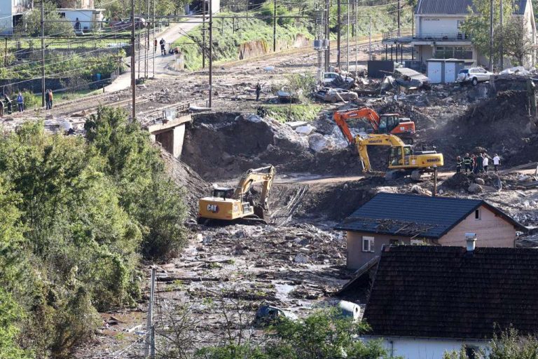 Štab CZ HNK: Spasioci i dalje tragaju za nestalim, evakuirano stanovništvo ugroženih područja