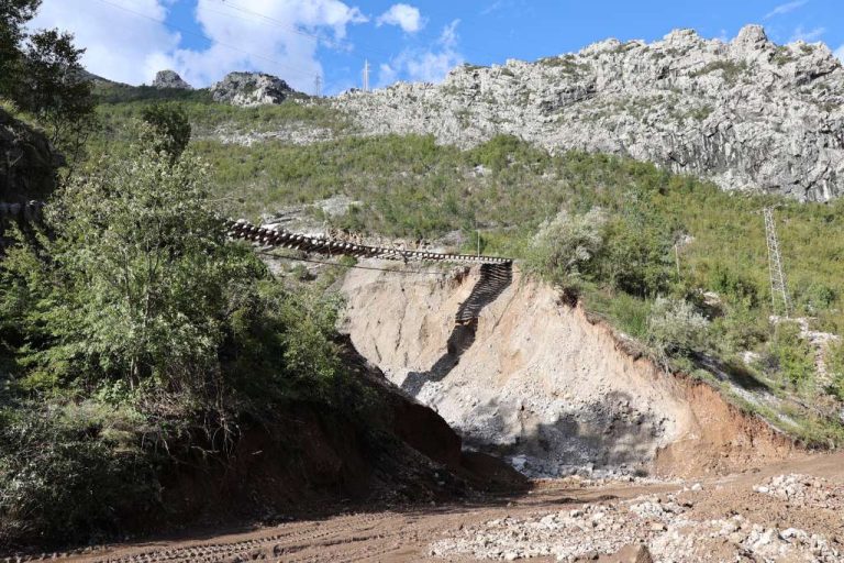 Jablanica: Počela sanacija pruge kod Komadinovog vrela