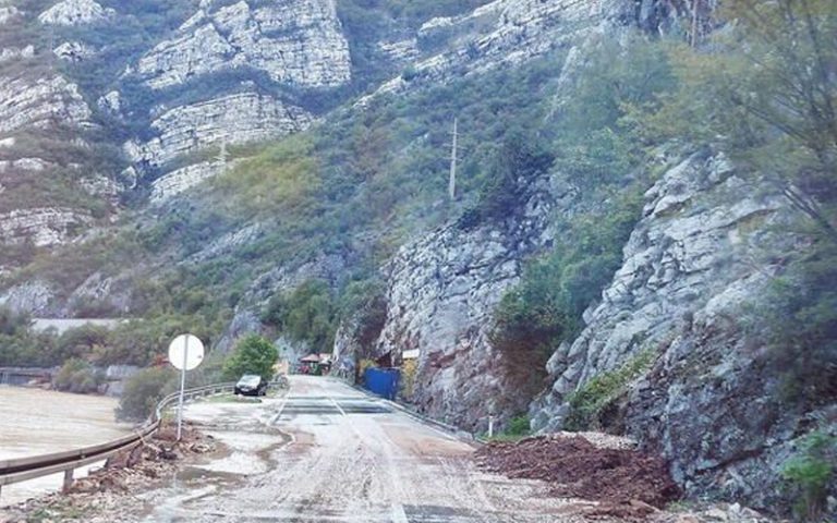 Jablanica: I dalje se radi na raščišćavanju ruševina i sanaciji putnih komunikacija