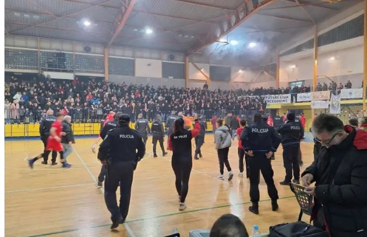 Epilog rukometnog derbija: Prekidi, intervencija policije i rat saopštenjima