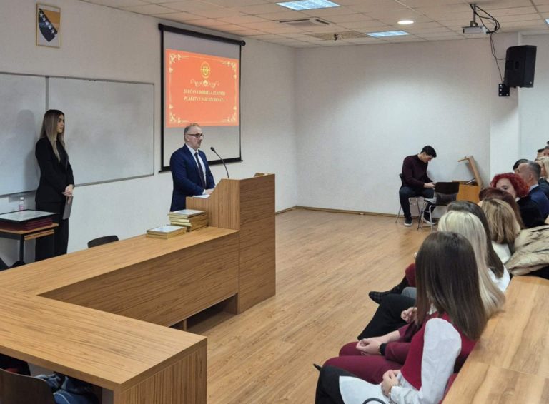 Univerzitet „Džemal Bijedić“: Uručene zlatne plakete najboljim studentima