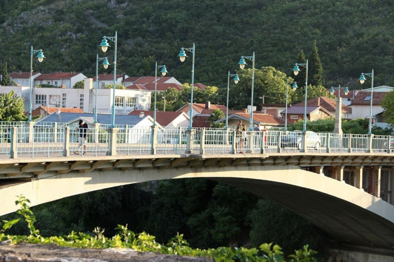 Tragedija kod Lučkog mosta: Muškarac preminuo nakon pada na stijene