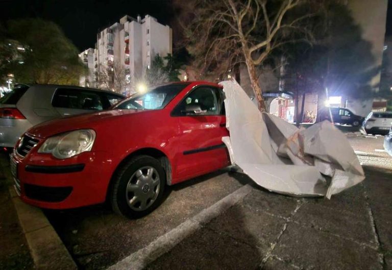 Čuvajte se vjetra: Dio fasade u Centru II se obrušio na automobil