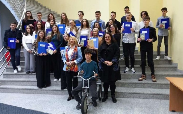 Mostar: Federalno ministarstvo obrazovanja i nauke nagradilo najbolje učenike u FBiH